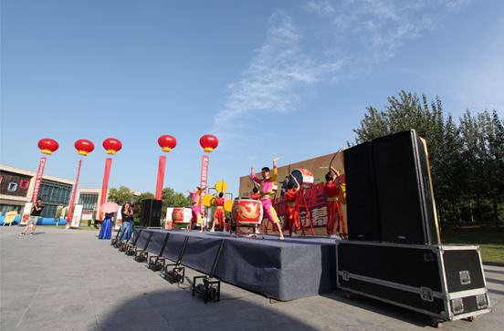 西安浐灞生态区首届社区邻里节开幕仪式盛放纵行——与【皇冠体育&#8226;悦墅】共度欢喜时光